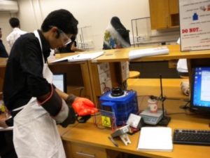 A student measures the latent heat for vaporizing nitrogen.
